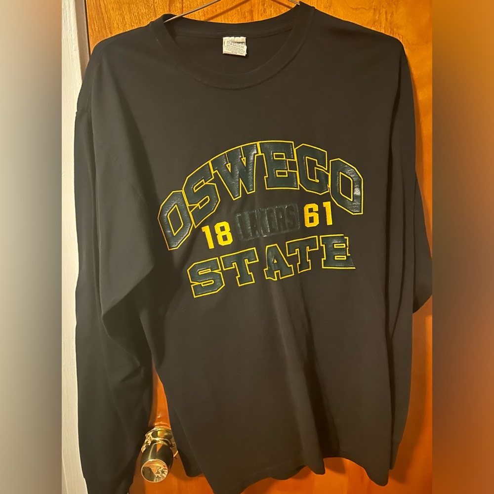Used men’s Oswego State long sleeve tee